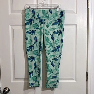 OALKA women’s Green Leaf Print Elastic Waist Athletic  Cropped Leggings - Large